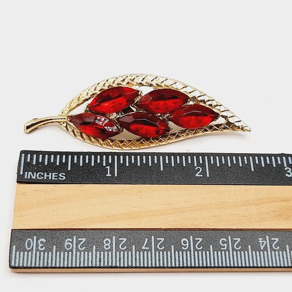 Vintage 1950s Red Rhinestone Leaf Brooch Gold Tone 2.5 Inch Unsigned - Picture 5 of 5